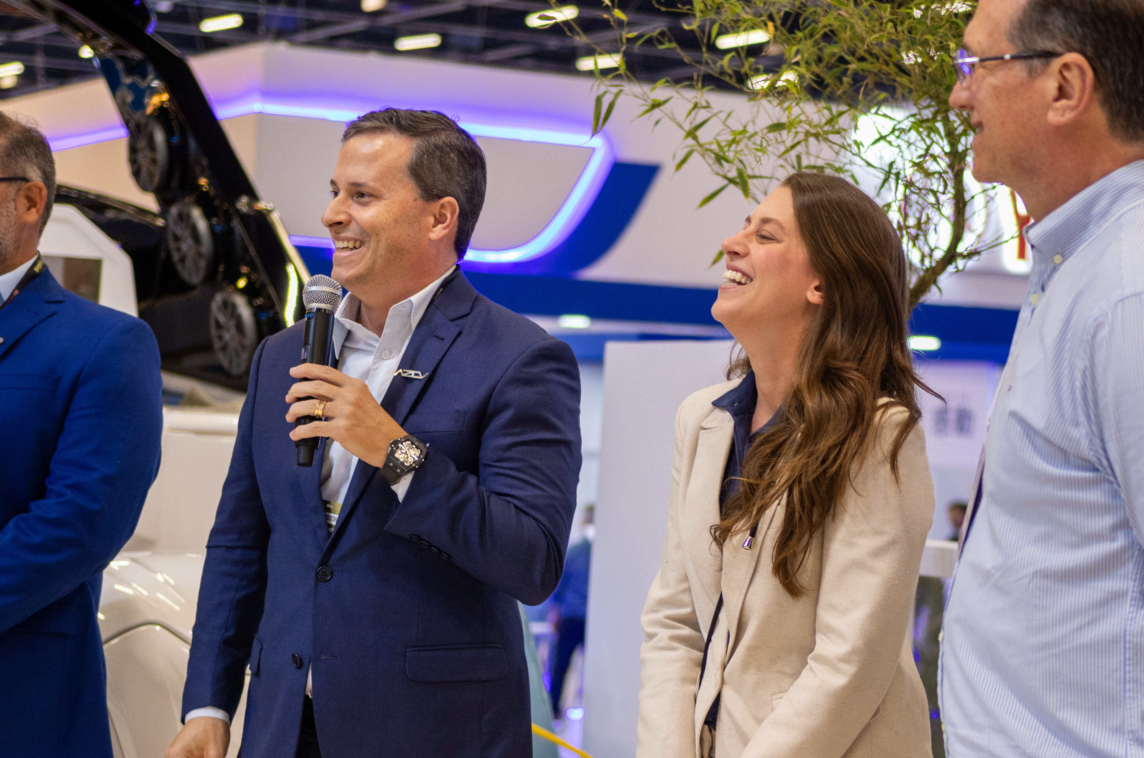Azov 290C: novo lançamento da Azov Yachts combina sofisticação, esportividade e conforto